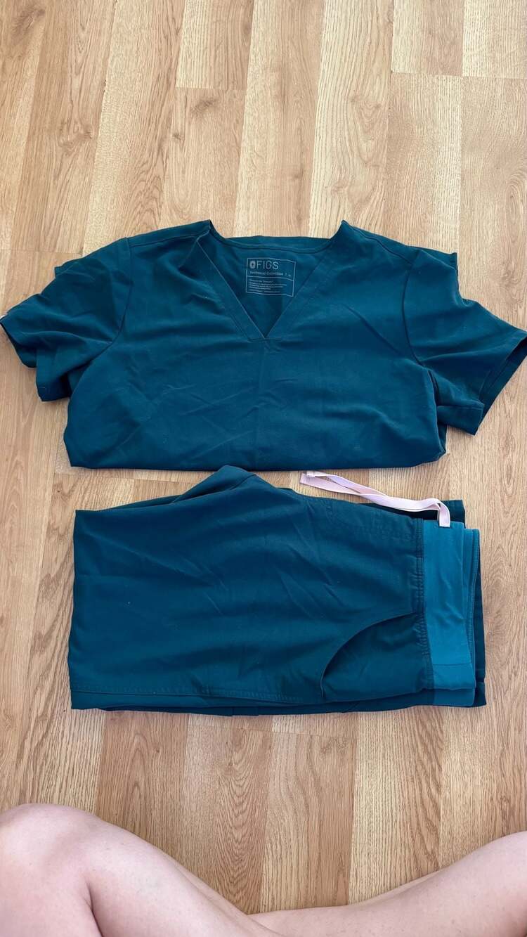 FIGS Technical Collection Scrub Set V-Neck Top and Pants Medium Dark Teal